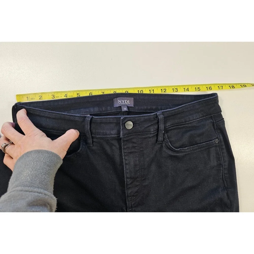 NYDJ black croppedCuffed jeans 32x22 black wash stretch lift Tuck size 12 *